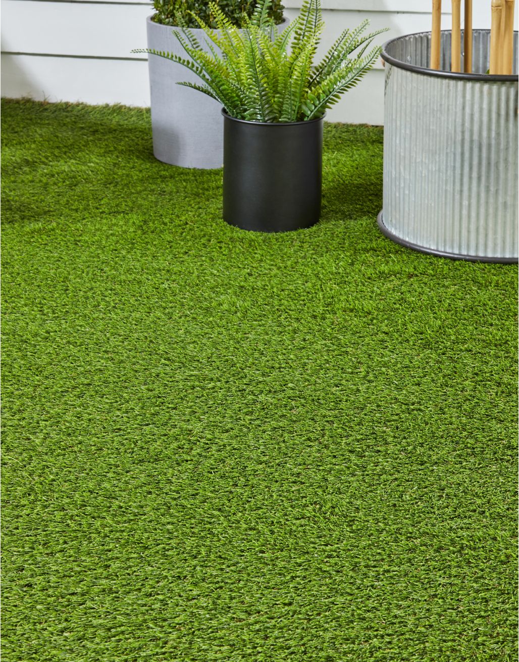 Cairns Artificial Grass Luxury Deep Pile 4 Star Wear Rating