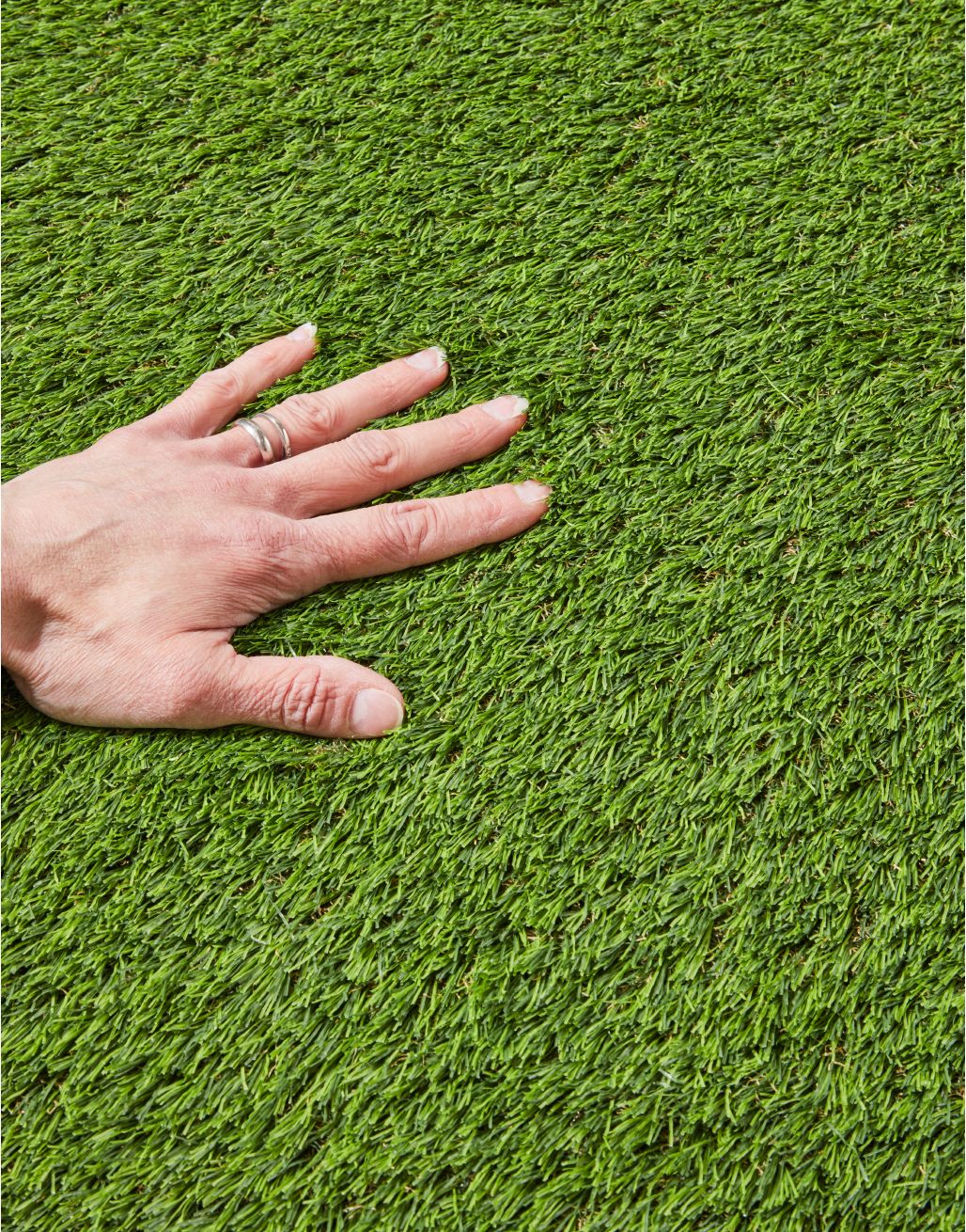 Cairns Artificial Grass Luxury Deep Pile 4 Star Wear Rating