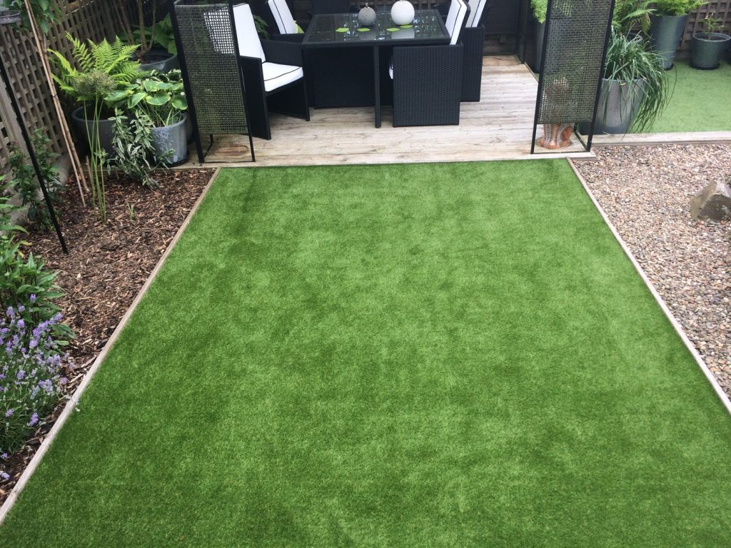 Fitting Artificial Grass to Hard Surfaces