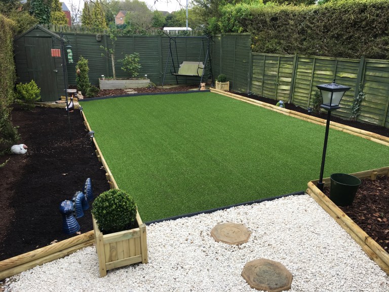 How to Maintain Your Artificial Grass in Autumn