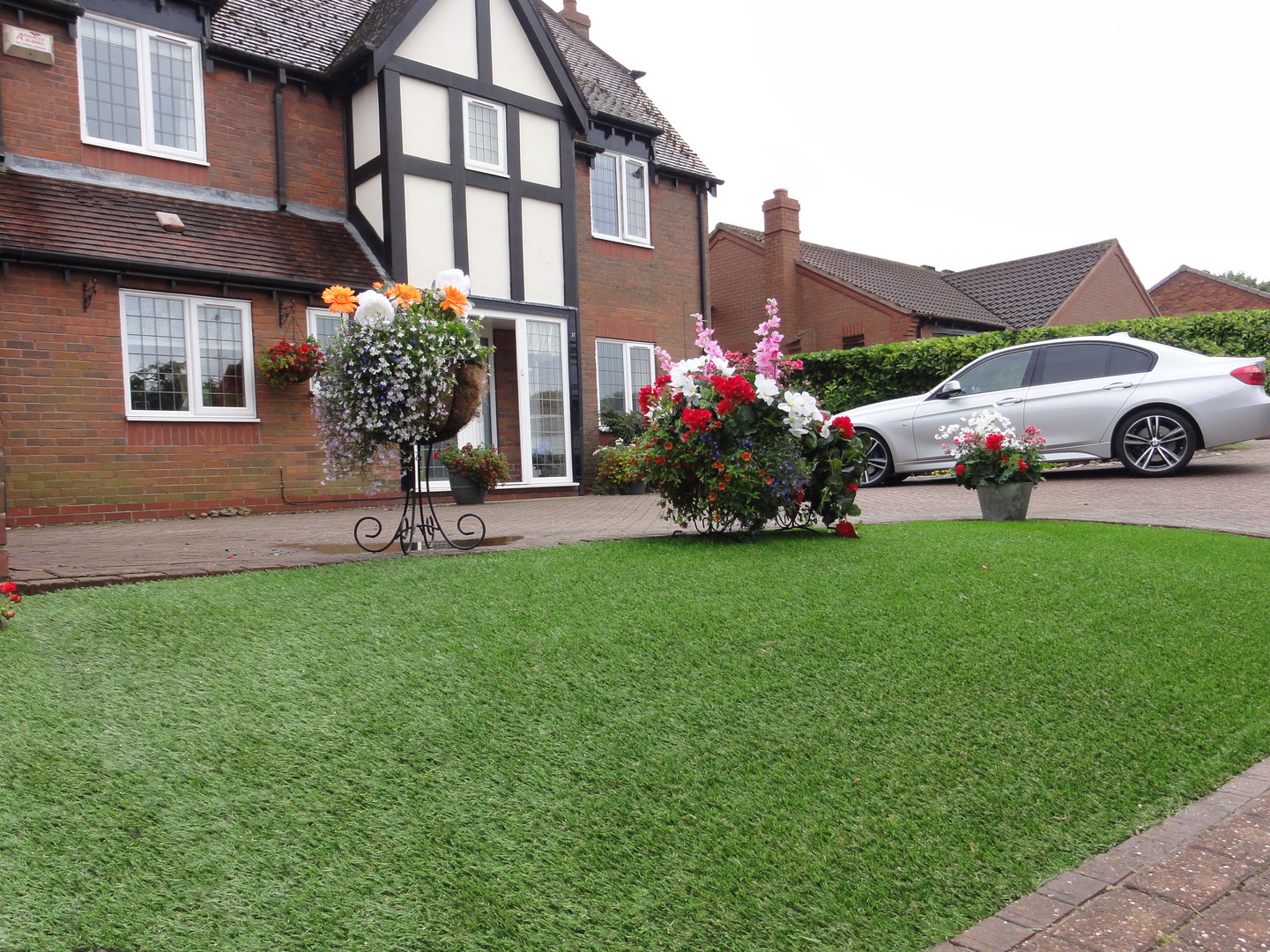 Artificial Grass Offcuts: The Complete Guide